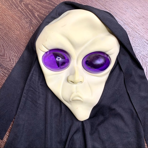 Vintage Alien Halloween Mask - Picture 2 of 4